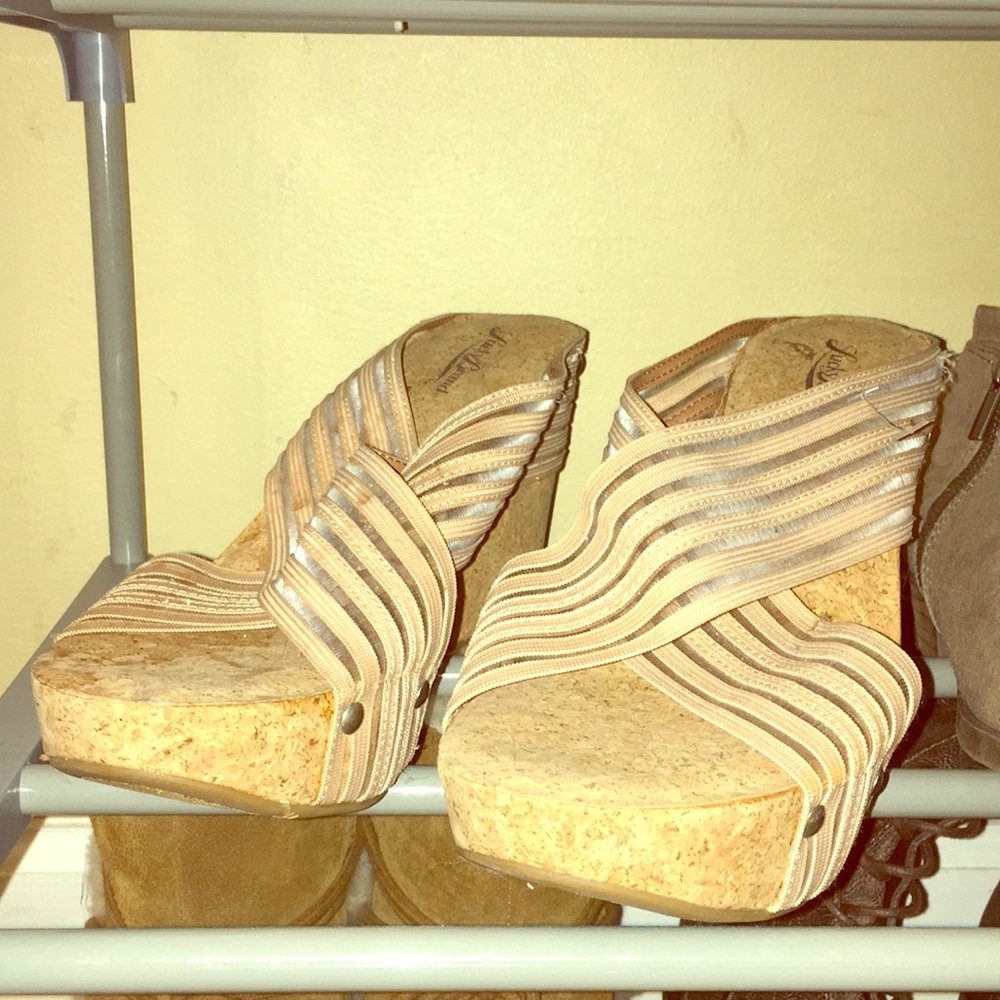 Never worn lucky brand wedges